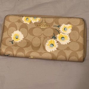 Coach - spring flowers accordion wallet